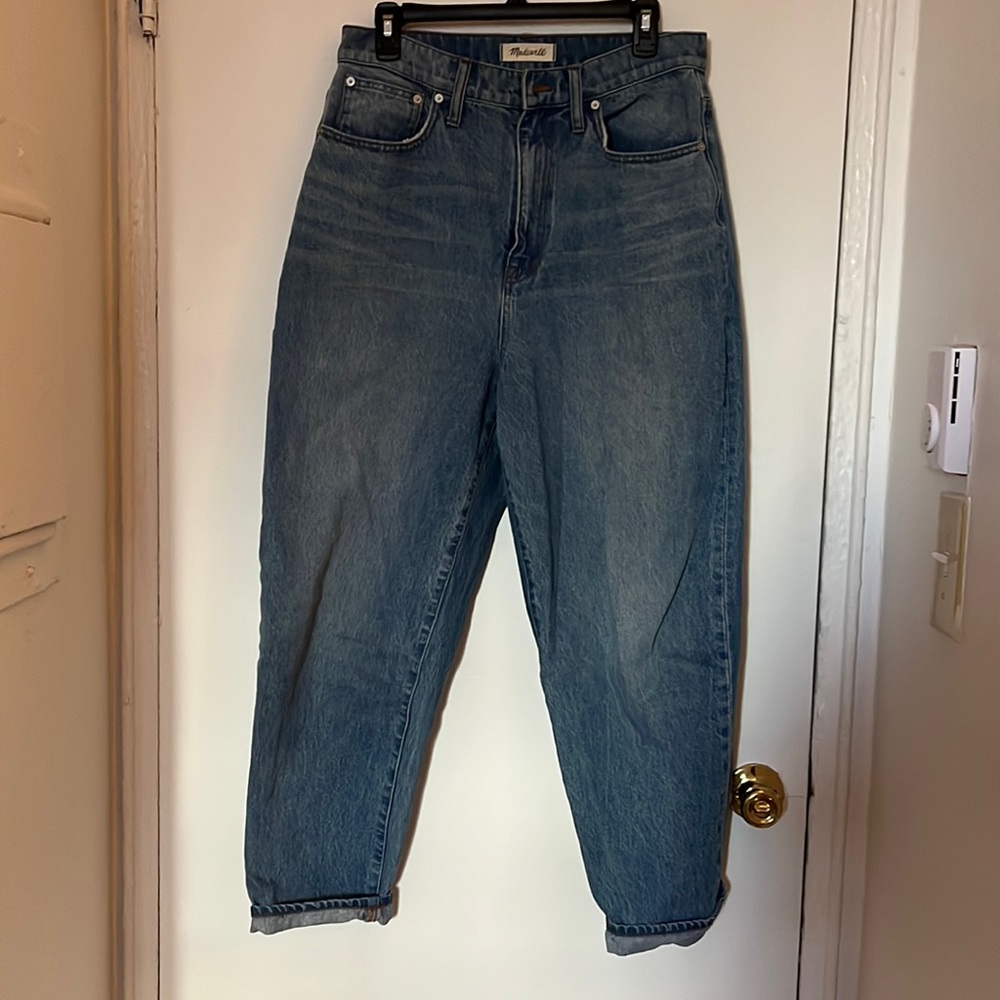 Madewell Baggy Tapered Jeans in light wash